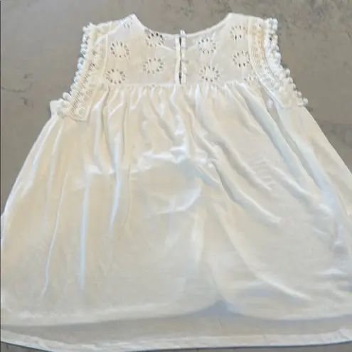 Rain & Rose White Sleeveless Top with Eyelet Details and Tassels size XL