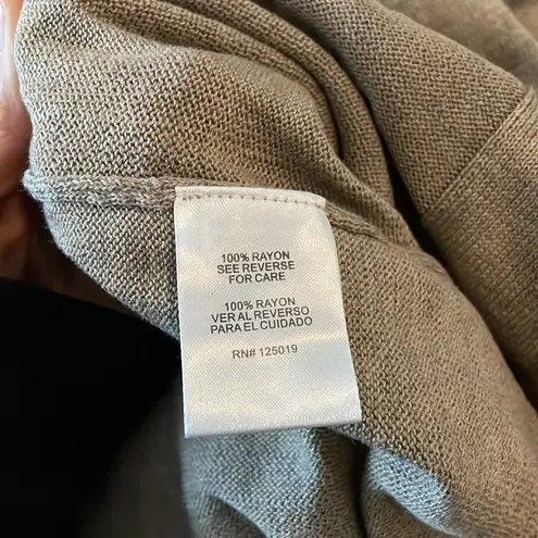 Joseph A . qu’est-ce que c’est silk? New With Tag “Mocha” Color Cardigan Size M