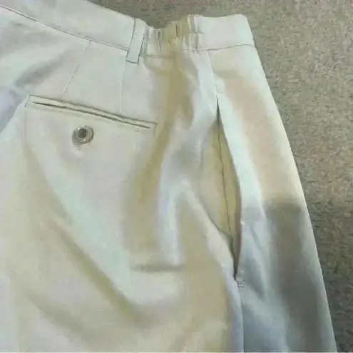 Coral Bay Golf NWT Womens Tan Shorts Wrinkle Resistant Stretch Microfiber Sz 16