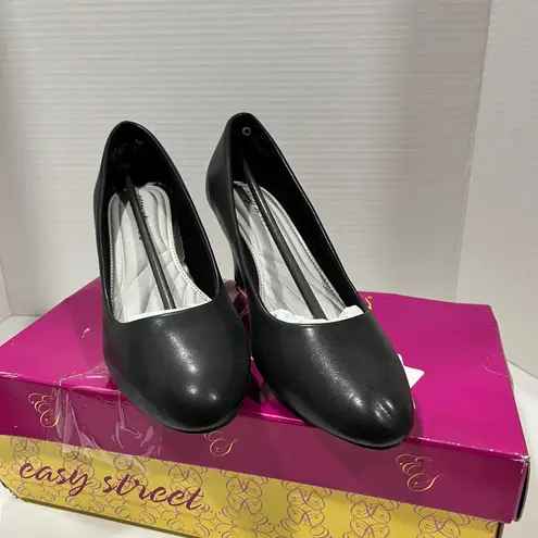 Easy Street Womens Fabulous Cone Heel Pumps. 7.5 M