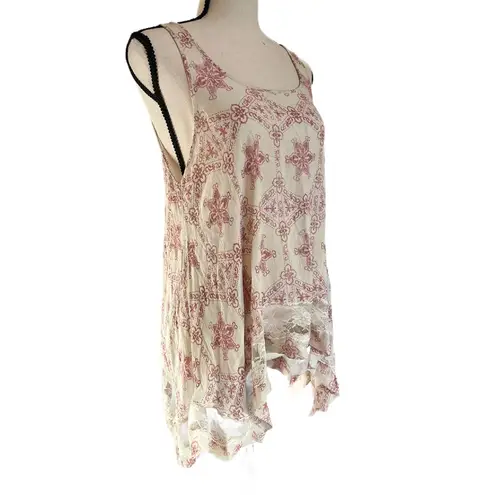 Mimi Chica Soho Sharkbite Tunic – Pink Paisley Lace Trim – Size M
