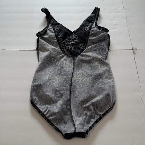 MiracleSuit Gray Leopard Animal Print Soft Cup One Piece Swimsuit Size 14