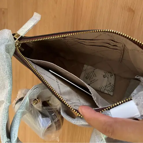 Michael Kors  JET SET S CROSSBODY BAG WITH TECH ATTACHED Merlot - Image 10