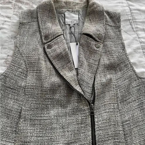 NWT Addison Gray full zip snap button lined vest with pockets, size M outdoors Size M