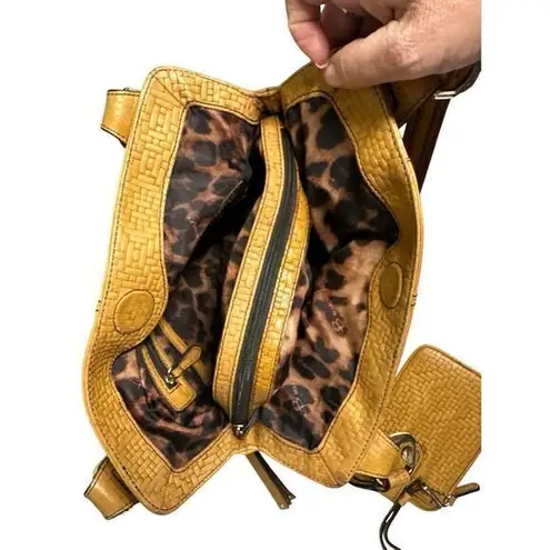 B Makowsky Leather Weave Camel