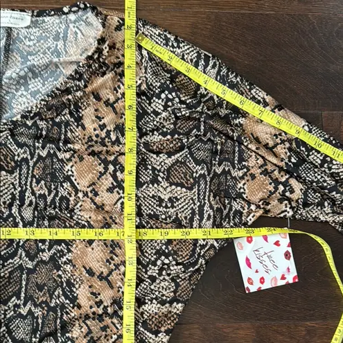 Free Kisses Snake Pattern Graphic Fitted Blouse Brown Black MSRP $38
