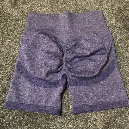 NWOT Women’s purple heathered butt lift biker shorts M Size M