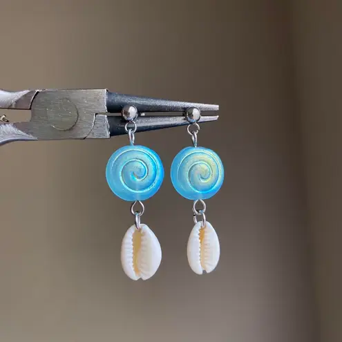 Handmade quality Czech glass beads snail shell & natural cowrie seashell dangle earrings 🌀💕