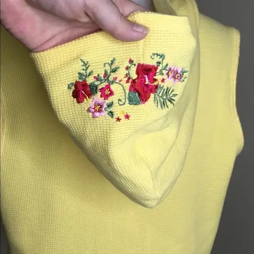 Oleg Cassini Yellow Sleeveless Zip Up Hoodie Floral Embroidery Jr. Med