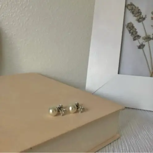 Pearl Bauble Screwback Earring Vintage “Selene” White Classic Elegant Simple Minimalist