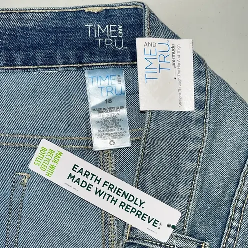 Time & Tru  NWT Size 18 Medium Blue Wash Denim Distressed Utility Bermuda Shorts