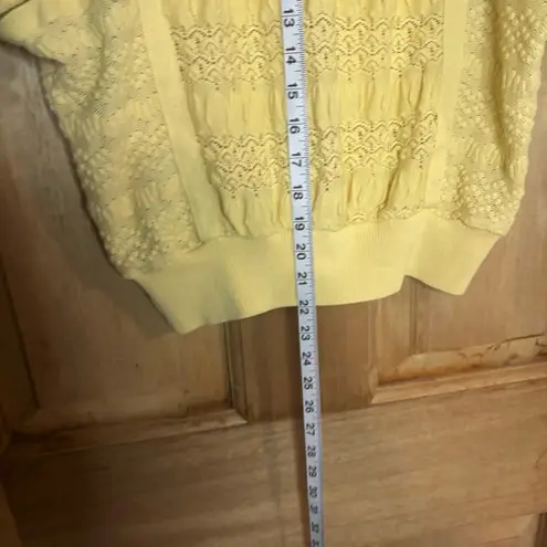 Vintage women’s Light Yellow Lace Knit Top size M Size M