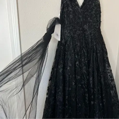 Mac Duggal  Floral Embroidered Illusion V-Neck Gown Black Maxi Dress NEW Size 2