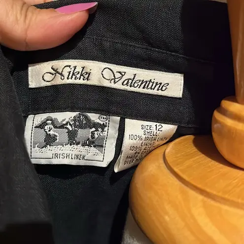 Nikki Valentine, Irish linen Black Sleeveless Button