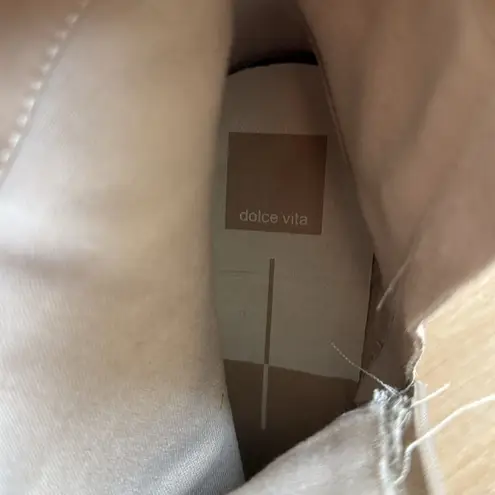 Dolce Vita Women’s Faux Suede Lug Sole Chelsea Heeled Boot Cream size 8.5 Tan