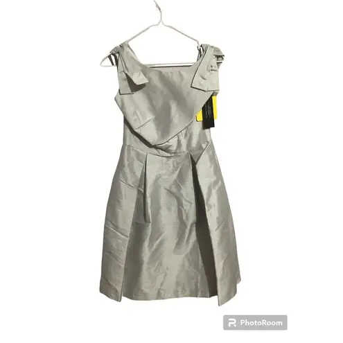 Alfred Sung  Size 2 Dove Gray Pleated Skirt Cocktail Dress Has Pockets