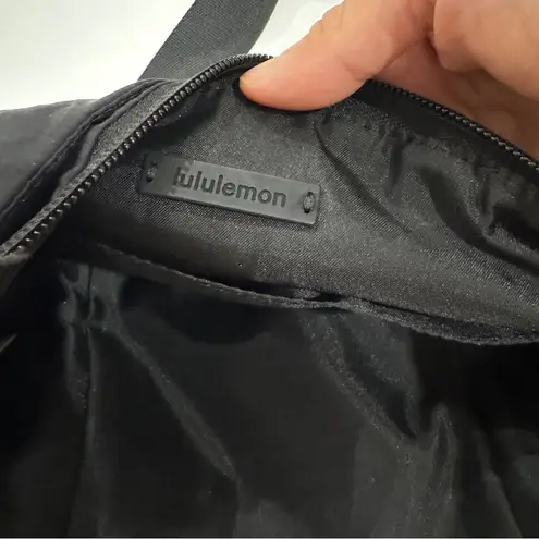 Lululemon  waist bag in black