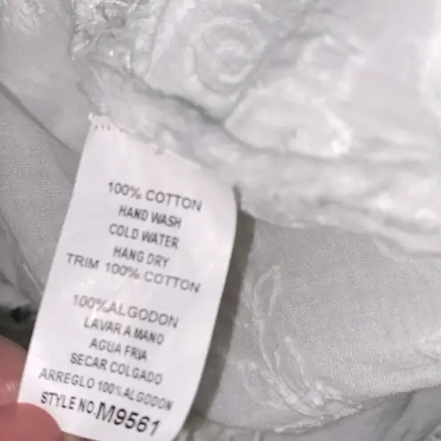 Monoreno  white bogo fringe top size small