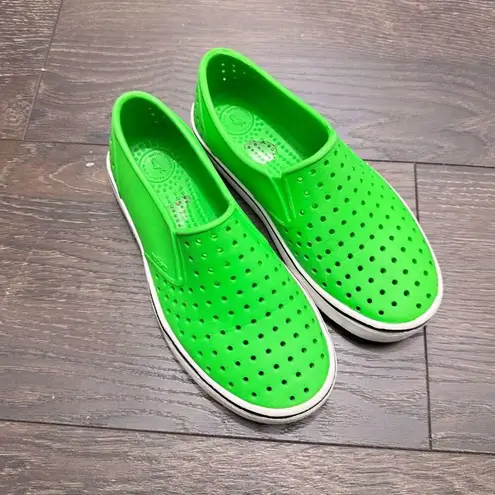 Native Juniors 3 Lime Green Shoes Size undefined
