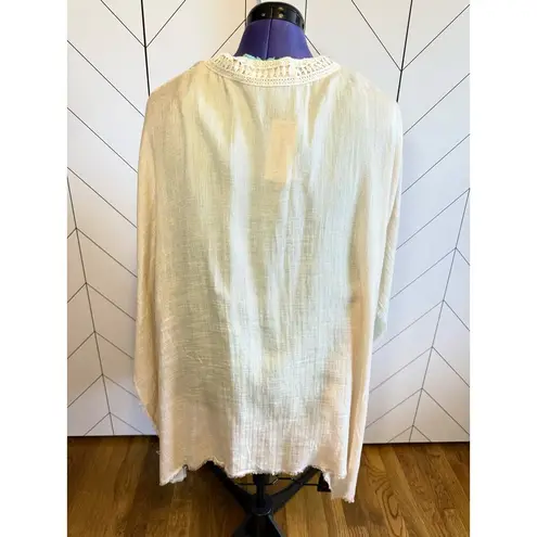 Treasure & Bond Women’s One Size Short Sleeve Lace Trim Raw Hemline Ruana Kimono