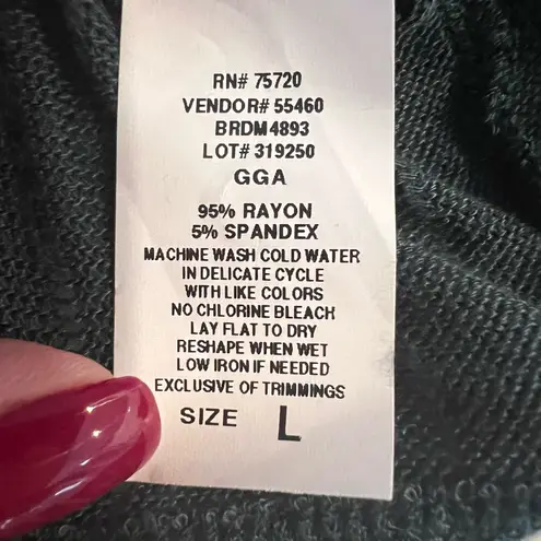 BKE New Red by Buckle Women's Long Sleeve Green Sweater Size Large