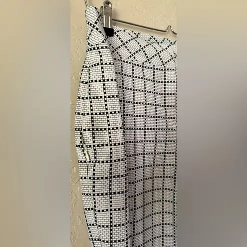 Women's Black & White Patterned MAGGIE LANE GOLF Stretch Shorts Size 8