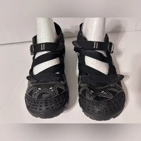 Merrell outdoor hiking trail walking shoe women fits size 9