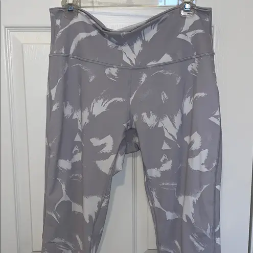 Lululemon  Crop Wunder Under