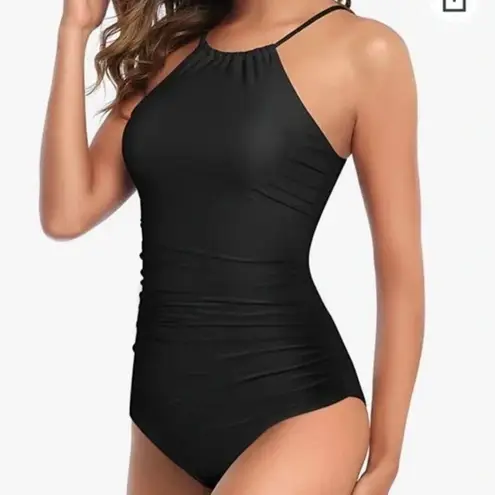 Holipick NWT One Piece High
Neck Criss
Cross Swimsuit Tummy black XS