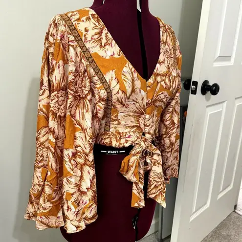 BAND OF THE FREE Libby Gold Floral Bell Sleeve Cropped Top Button Up NWT Small