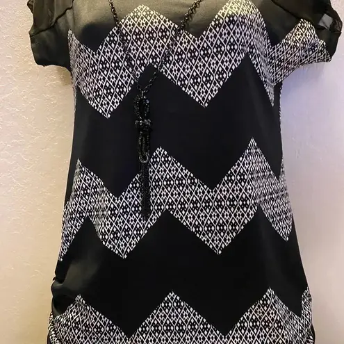 Free Kisses Black & White Pattern Short Sleeve Blouse with Accent Necklace
