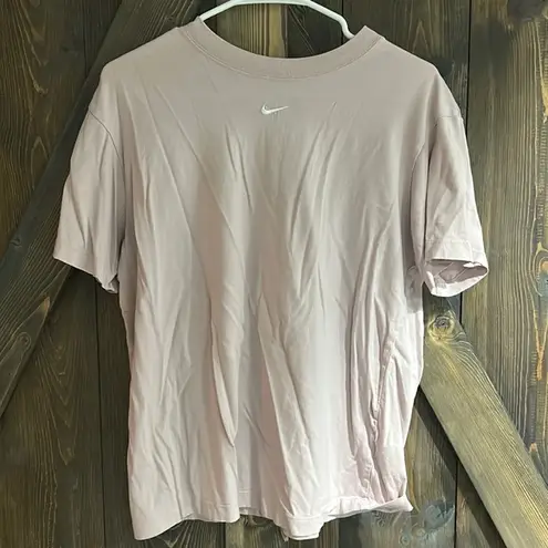 Nike women’s essentials boyfriend tee