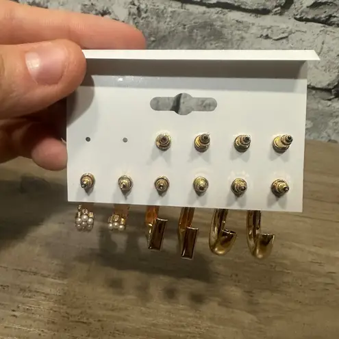 EUC Fashion Earrings 2 Pack Set (3 Studs, 5 Small Hoops) Gold