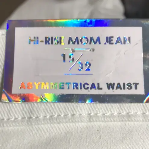 Tinseltown Hi Rise Mom Jean Asymmetrical Waist Raw Hem White Sz Jr 15/32 NWT
