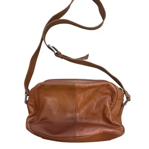 G.H. Bass &Co. Women’s Brown Genuine Leather Crossbody Bag Purse Casual Everyday.