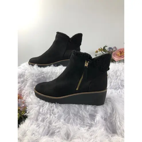 Bandolino Rhena2 Black Suede Wedge Bootie 8.5 Faux Fur Collar Zipper Closure