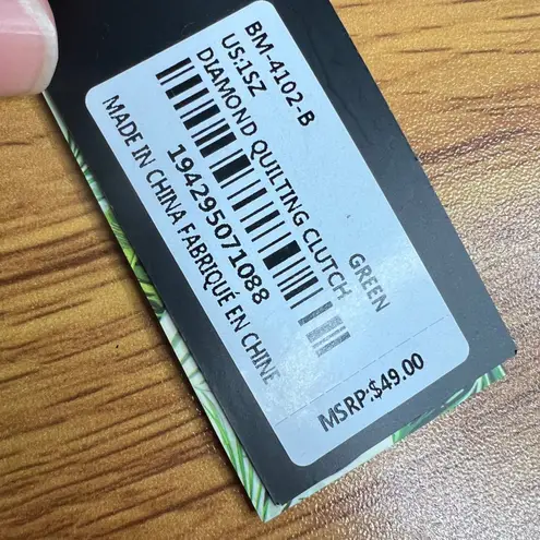 Badgley Mischka Studio Green Diamond Quilted Vegan Leather Clutch Wristlet NWT