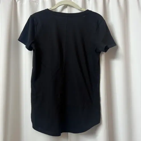 Tek Gear NWOT  Solid Black Round Hem V-Neck Workout T-Shirt Size Medium