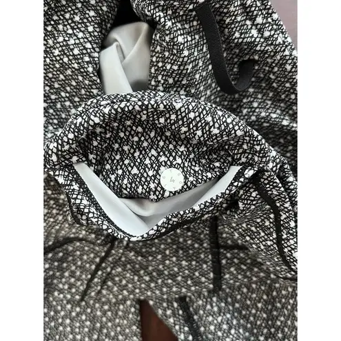 Lululemon Women's Size 4 Fast Free Leggings Frozen Fizz White Black