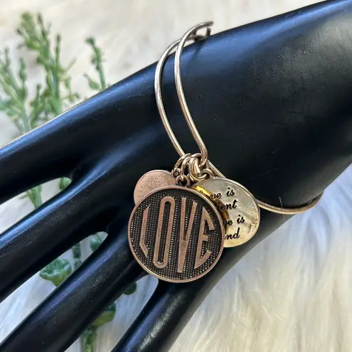 Love never fails bracelet