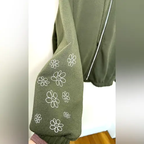 Fire + Fleur Olive Green Graphic Hoodie – Women’s Medium – NWOT