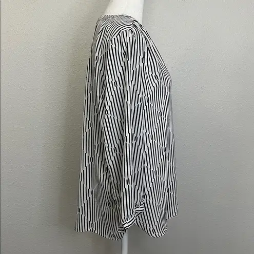 NYDJ Black/White Abstract Print Pleat Back Blouse Size Small