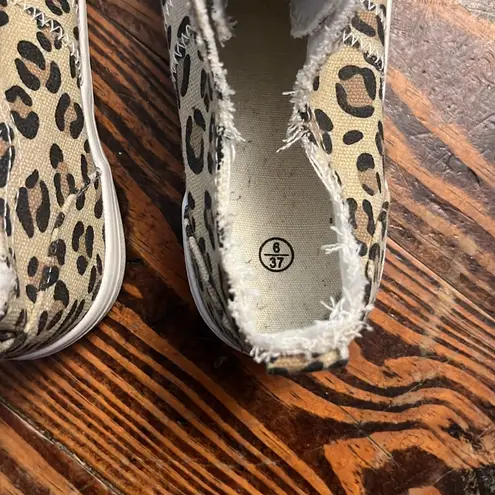 Womens Laceless Sneaker shoes, Low top Elastic Straps sneakers, cheetah print Brown Size 6