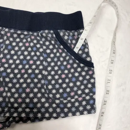 Jane & Bleecker Pajama Shorts Snowflake print Lounge Shorts size Small - Image 9