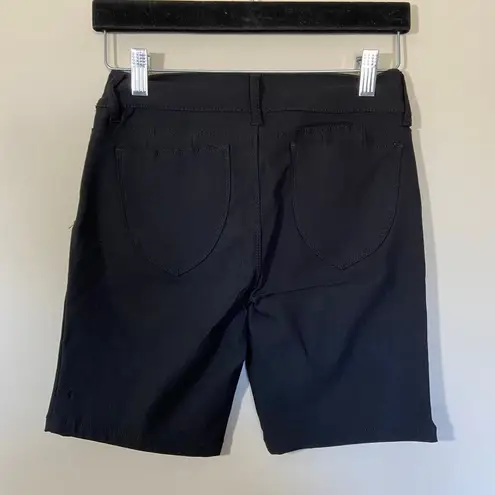 Bermuda NWT Sabrina Lauren Black  Shorts Women's Petite 6 new with tags