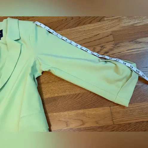 NWOT Modern Green 3/4 sleeve blazer and short size M Size M