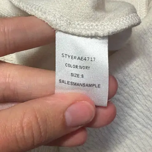 NWT Sadie & Sage Ivory Colored Flair Pants Size Small White