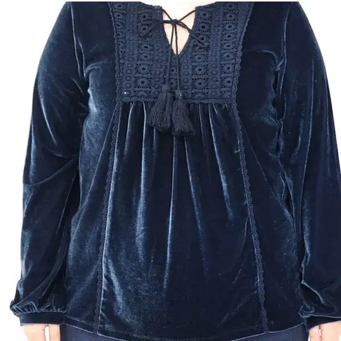 Recreation Crochet Yoke Velvet Tunic
Top Blue Size XL