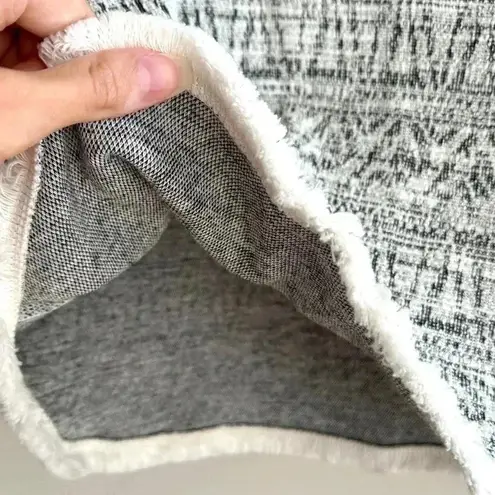 W5 Anthropologie Black and White Fringe Hem 3/4 Sleeve Zippered Aztec Blouse, M