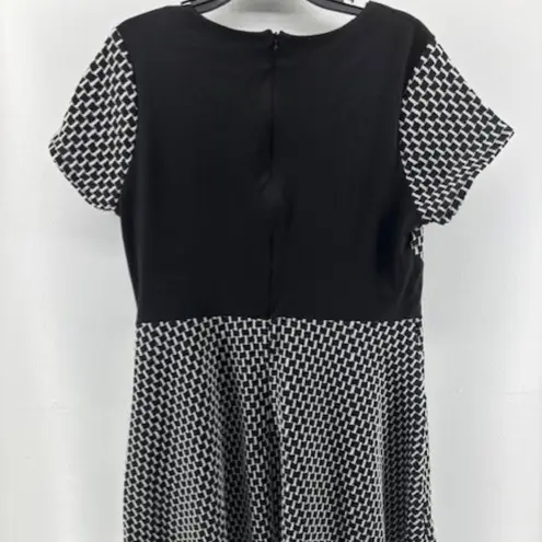 Monteau Dress Size XL Stretch Black White Square Front Pocket Short Sleeve